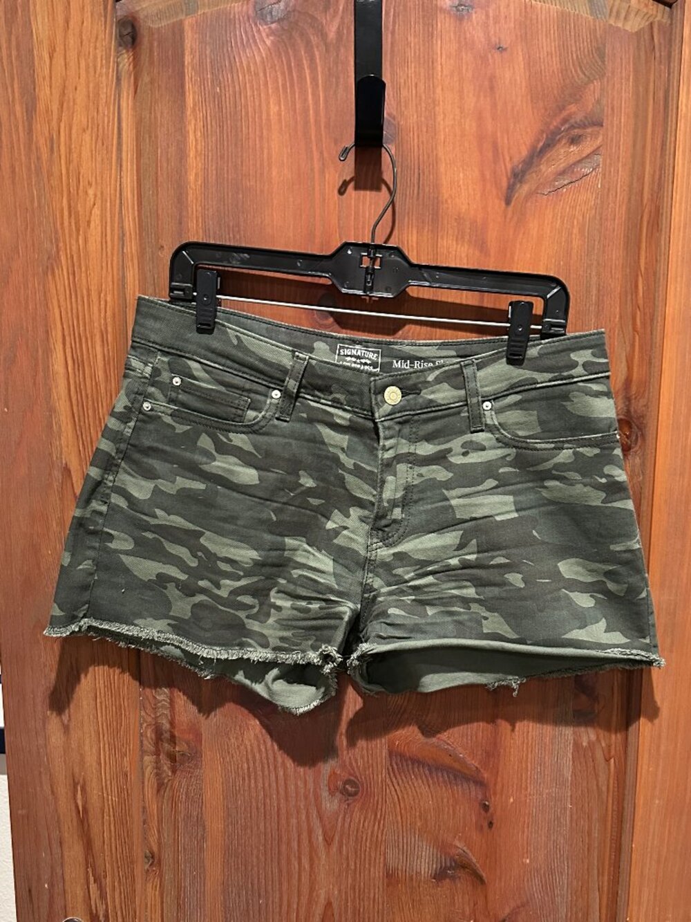 LEVI'S Levi Strauss Gold Signature Women's Mid-Rise Shorts Camo Size 8/29